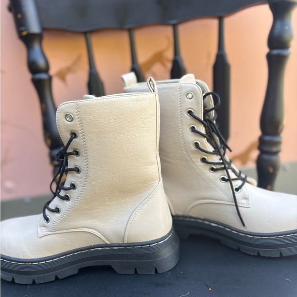 Women's Cream Lace-Up Boots - Picture 3 of 5